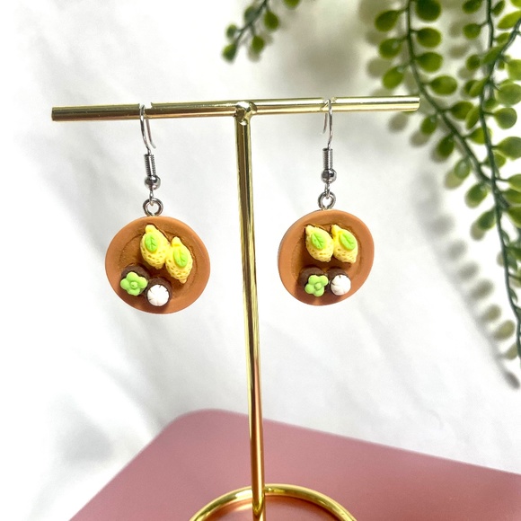 ❤️ FREE Fruit Plate Charcuterie Food Snack Art Pop Artsy Graphic Farm Earrings - Picture 2 of 6